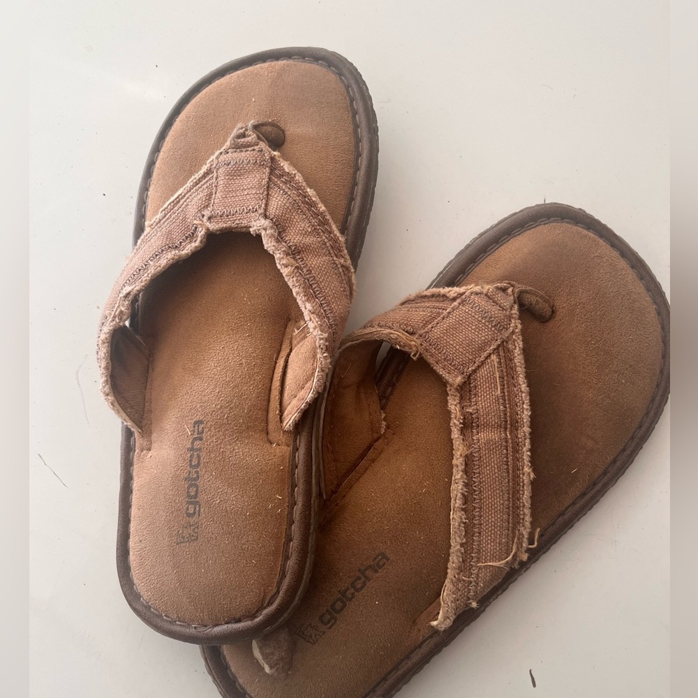 Used one pair of beach sandals, brown color 9 size